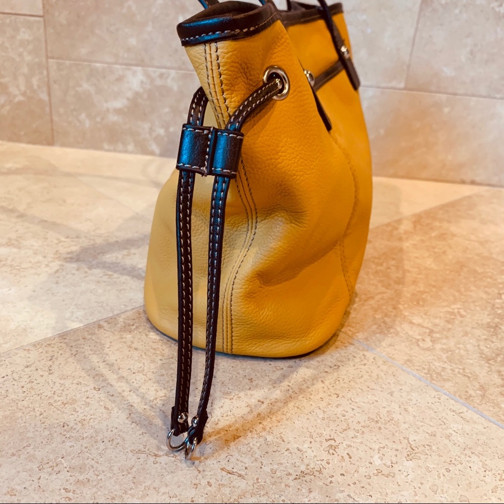 Tignanello Mustard Leather Purse - Picture 3 of 10